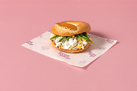Bagel smashed egg